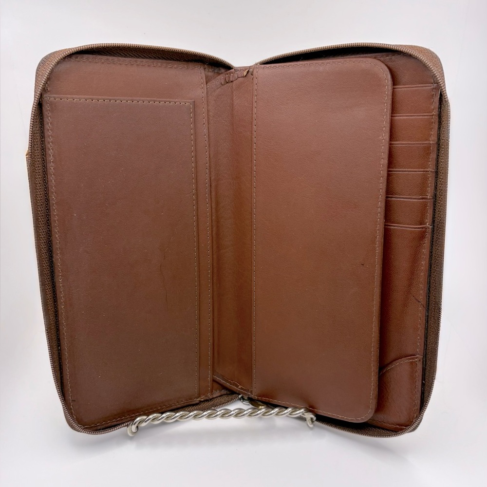 Longaberger Leather Zip Close Wallet
PLEASE SEE ALL PHOTOS & READ DESCRIPTION - Picture 4 of 13
